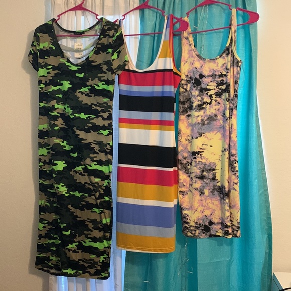 Summer dresses - Picture 3 of 3